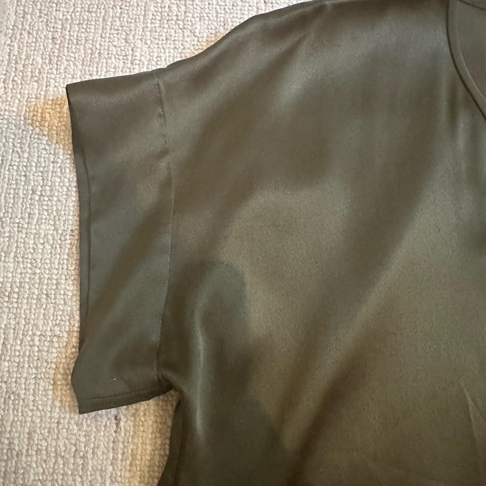 Lafayette 148 ladies V neck top